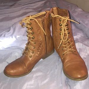 Combat boots
